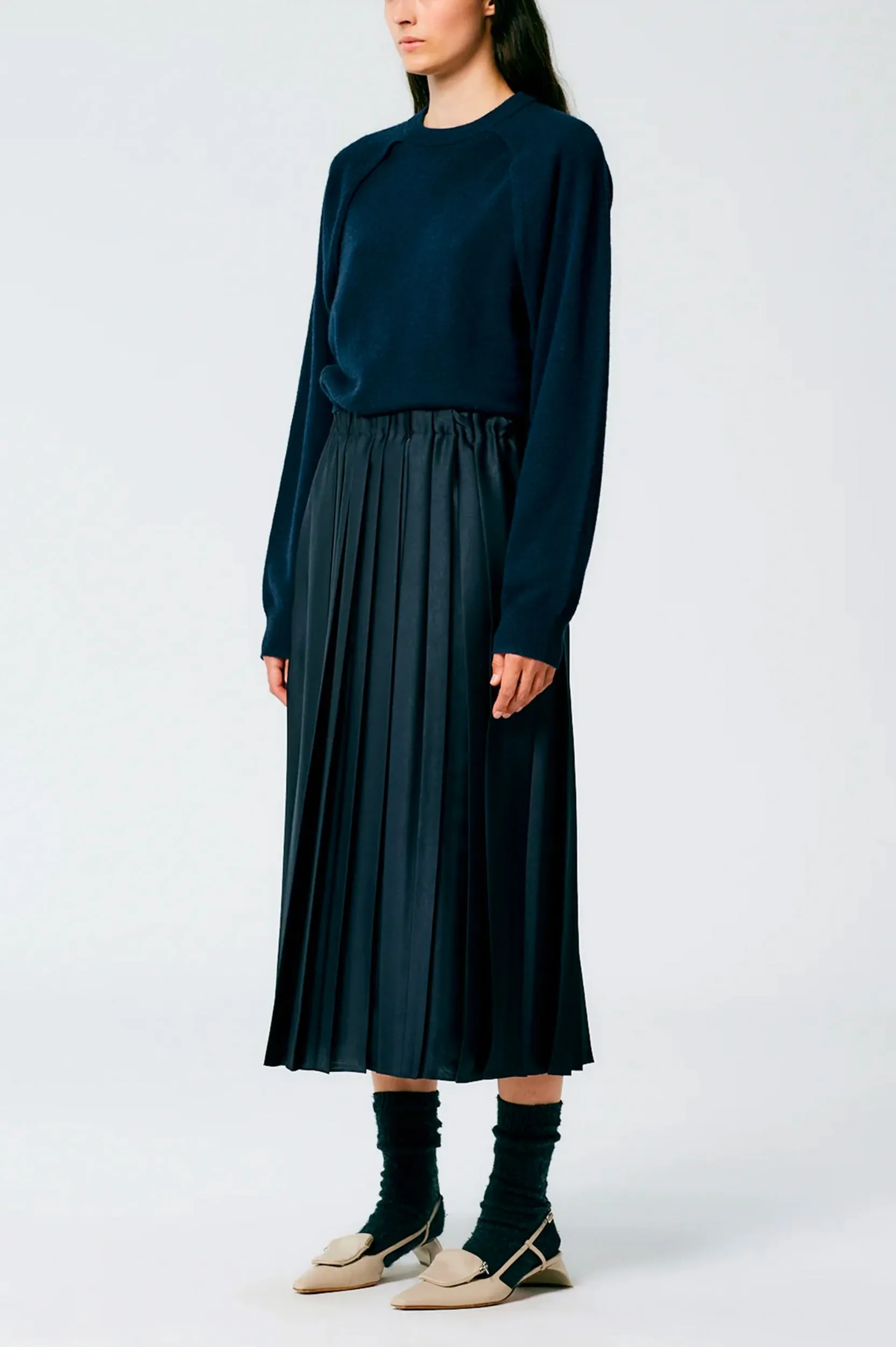 Feather Weight Pleated Skirt in Navy