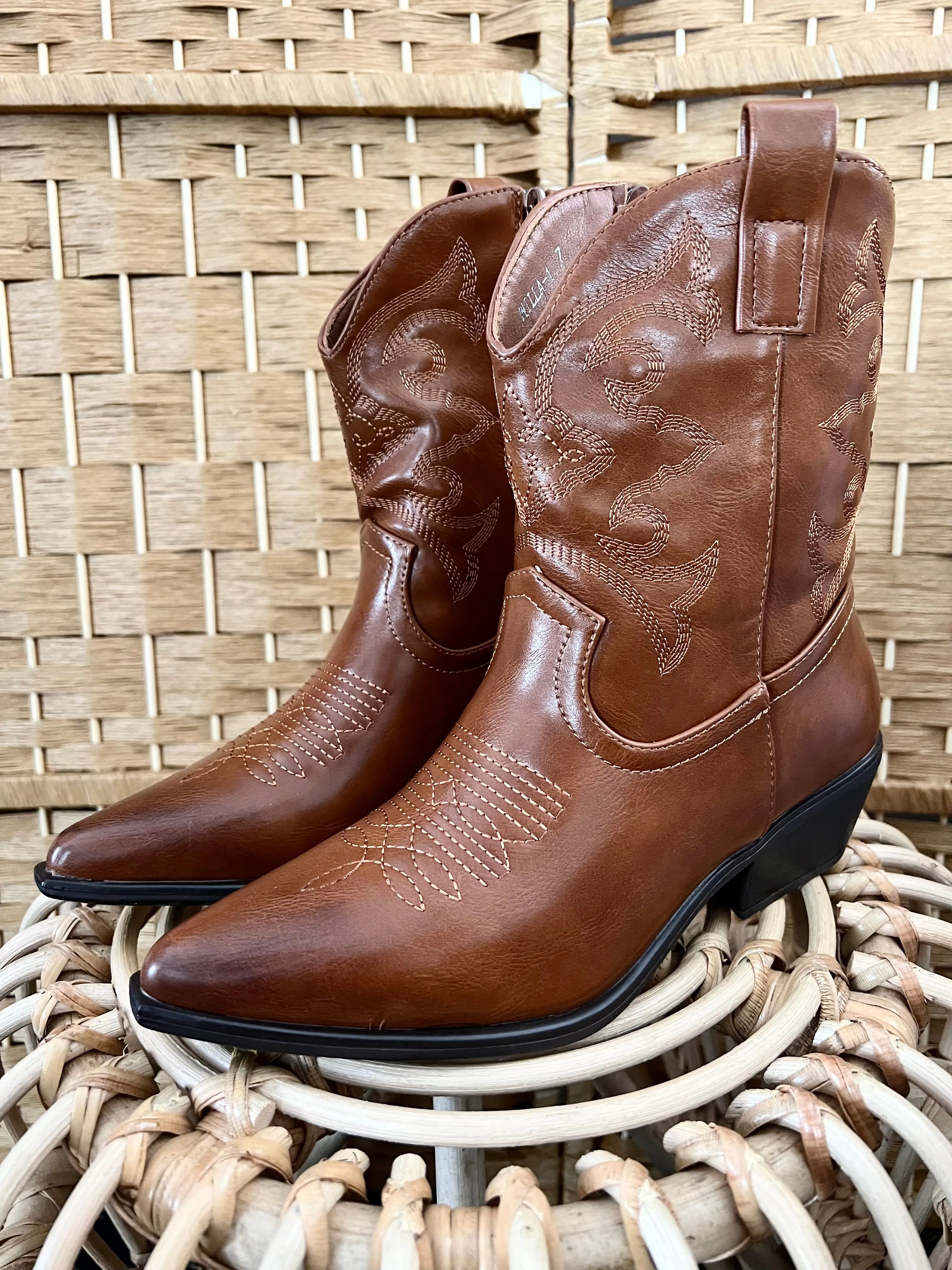 Montana Cowboy Boots - Chestnut